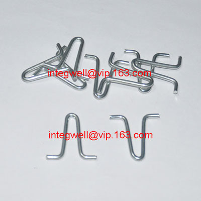 V-hook for return spring