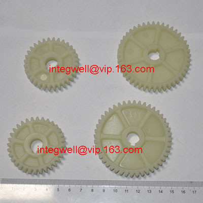 Change gear / weft feeding gear / yarn feeding gear